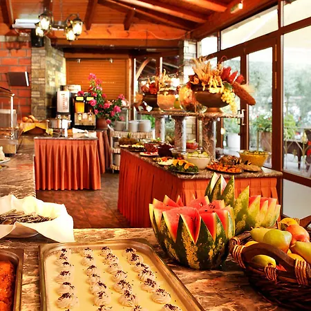 Martha's Haus Otel Gerakini