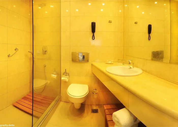 Martha's Haus 4*
