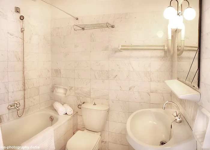 Martha's Haus Otel 4*